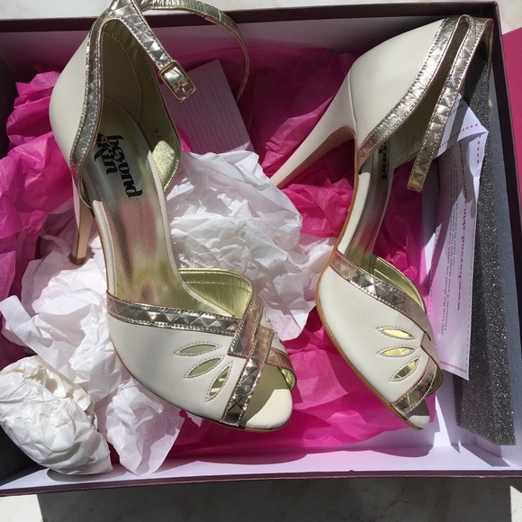 Beyond skin Cream and gold heels - Picture 7 of 8